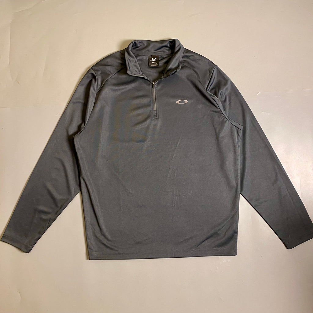 Oakley Foundational 1/4 Zip pullover in a charcoal Colorway