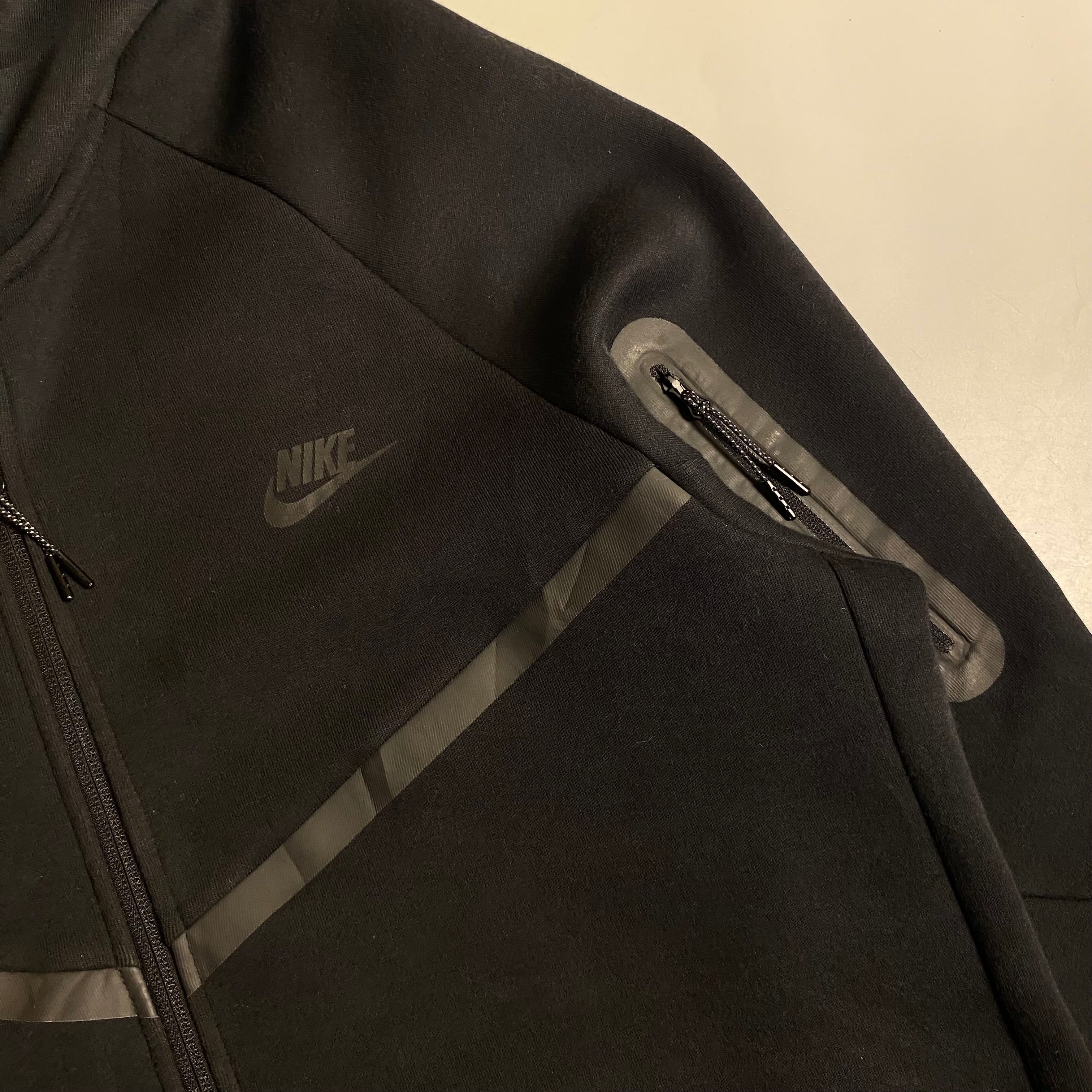 Nike Men's Tech Fleece Windrunner Full-Zip Hoodie in black