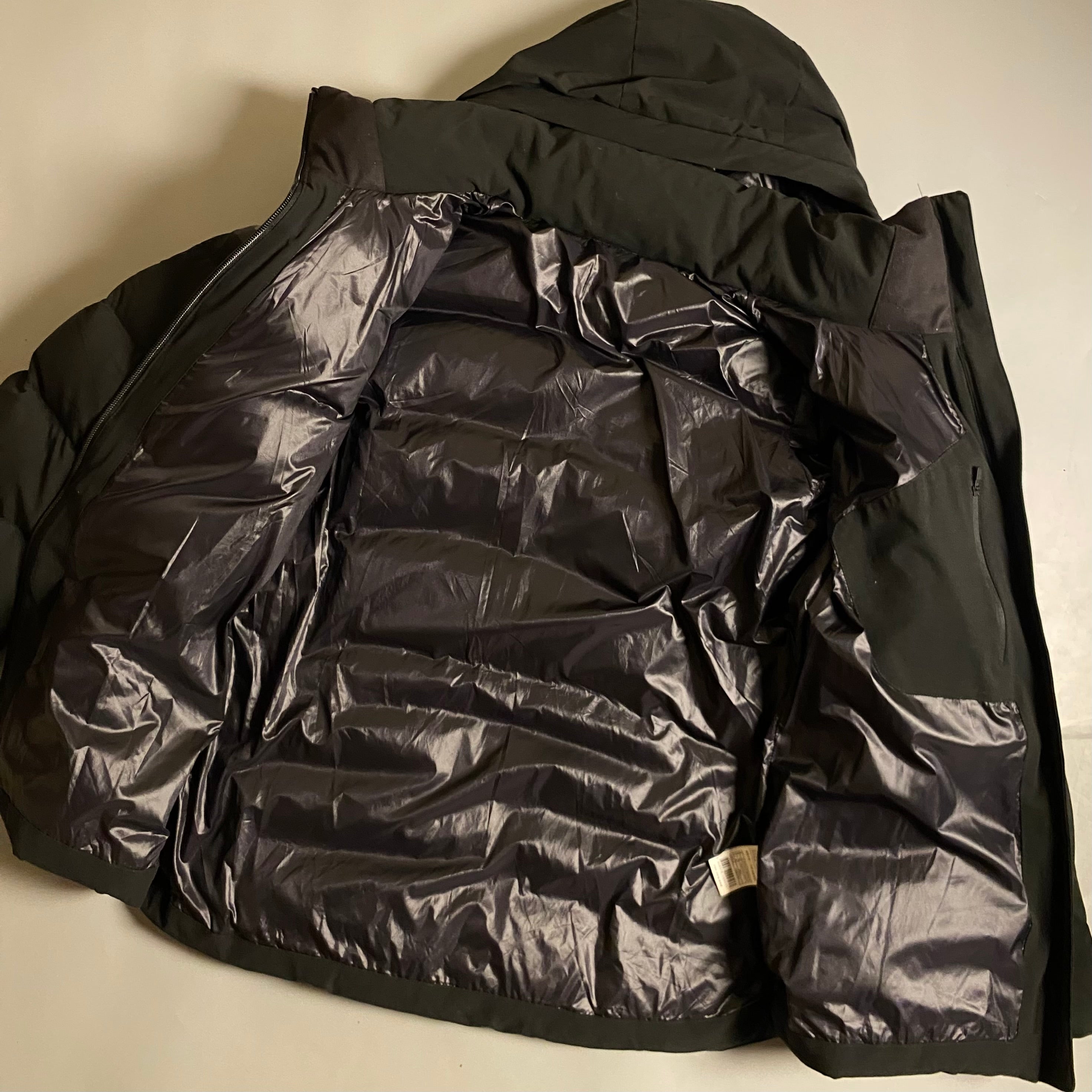 Salomon Women's Alpenflow Down Jacket in deep black